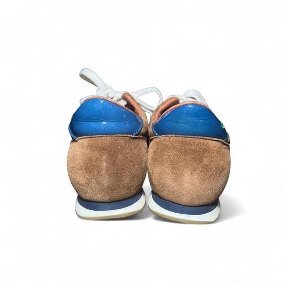 Athletic_Shoes